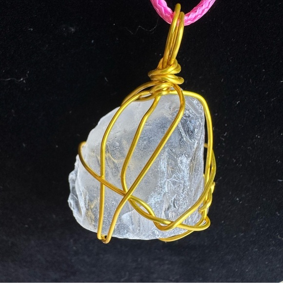 Handmade sea glass pendant gold tone Wire Wrapped Necklace beach glass 5544 - Picture 1 of 8